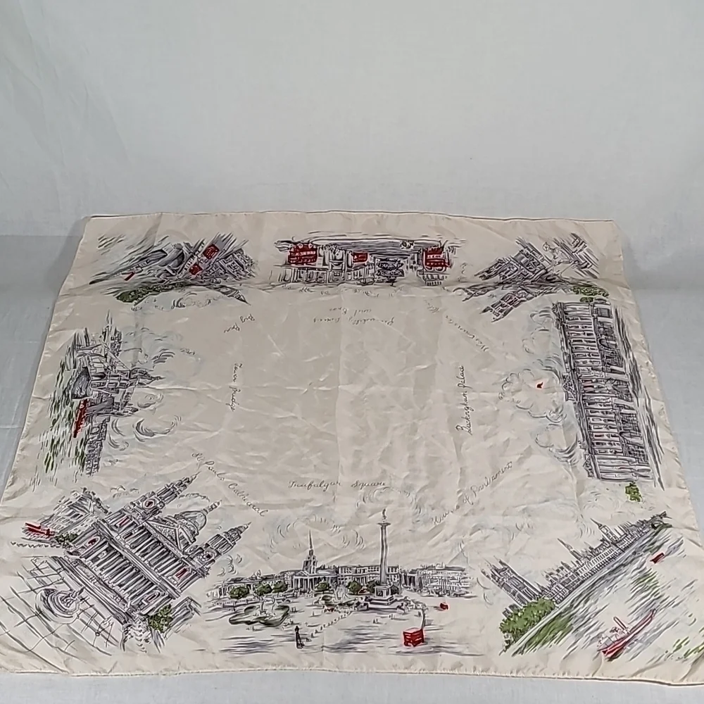 ♥️SILK  Scarf   print some england palaces